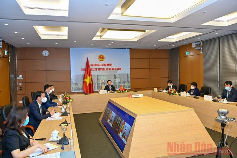 Chủ tịch Quốc hội Vương Đình Huệ hội đàm trực tuyến với Chủ tịch Hạ viện Maroc -0