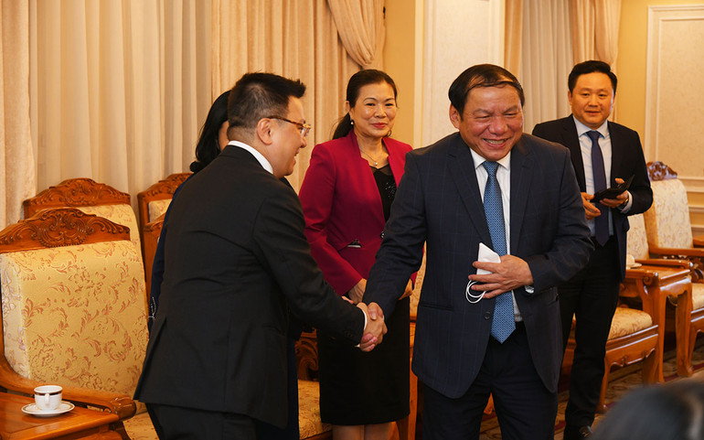 Các vị lãnh đạo đến dự chương trình nghệ thuật “Chung một dòng sông” -0