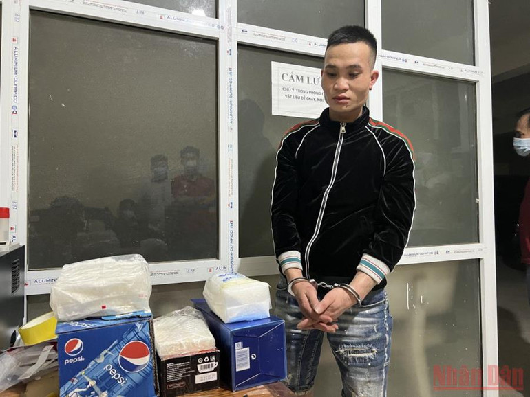 Đối tượng Tòng Văn Phóc cùng tang vật bị công an thu giữ. Công an Vĩnh Phúc triệt xóa đường dây mua bán ma túy liên tỉnh -0