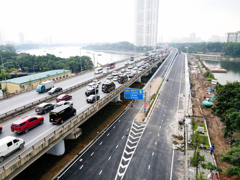Cận cảnh cầu vượt thấp hồ Linh Đàm trước ngày khánh thành -0