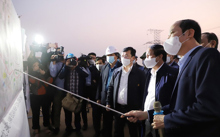 Kiểm tra dự án thành phần cao tốc Bắc-Nam phía Đông tại Ninh Bình và Nghệ An -0