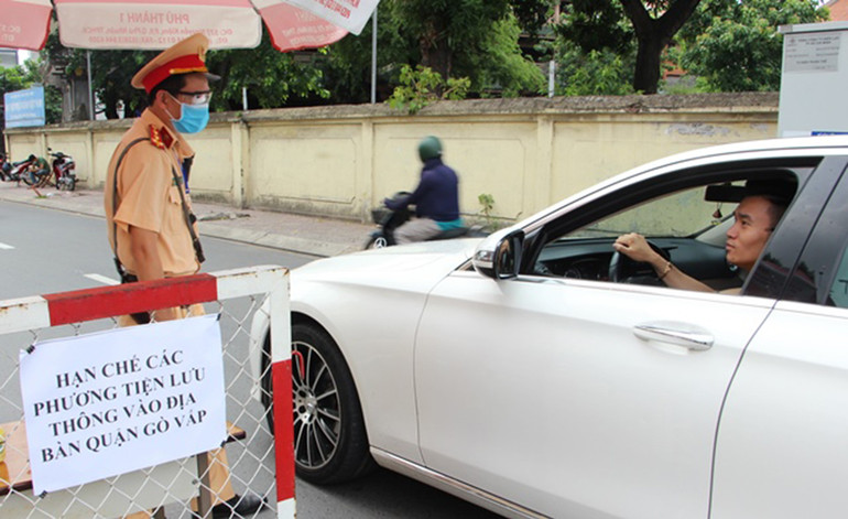 Người dân TP Hồ Chí Minh trong thời gian giãn cách do dịch Covid-19 -0