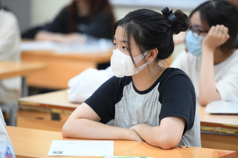 Thí sinh Hà Nội làm thủ tục dự thi tốt nghiệp THPT năm 2022 -0