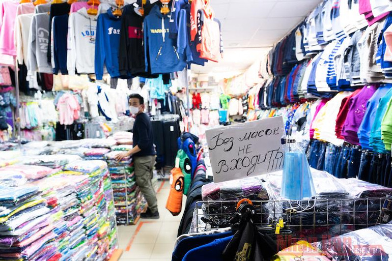 Người Việt tại Nga căng mình chống Covid-19 -0