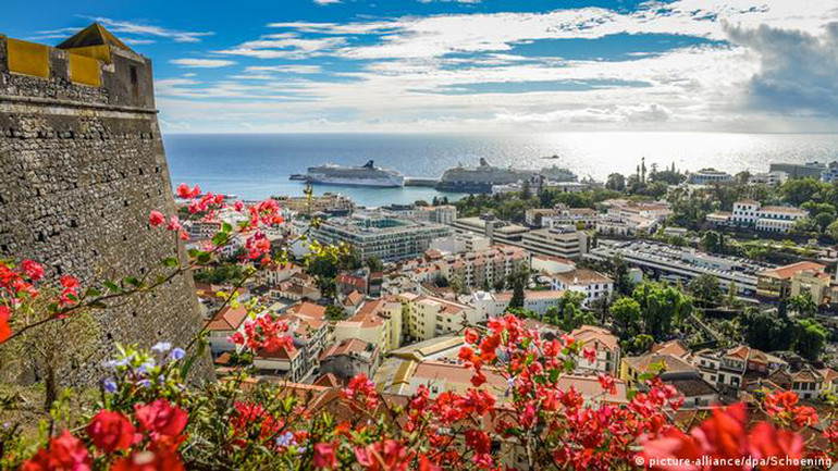 Thành phố Funchal, Bồ Đào Nha. (Ảnh: DW) Đà Lạt nằm trong danh sách các điểm ngắm hoa được yêu thích nhất thế giới -0