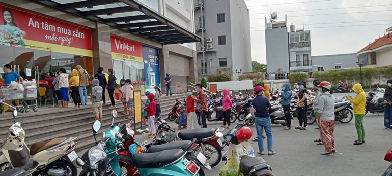 Người dân TP Hồ Chí Minh đổ ra đường như không hề có dịch -0