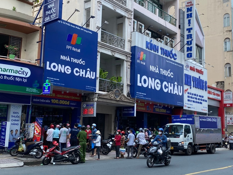 Người dân TP Hồ Chí Minh đổ ra đường như không hề có dịch -0