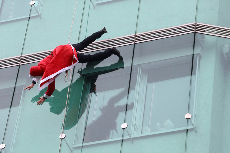 Châu Âu đón Giáng sinh trong lo ngại làn sóng Omicron -0