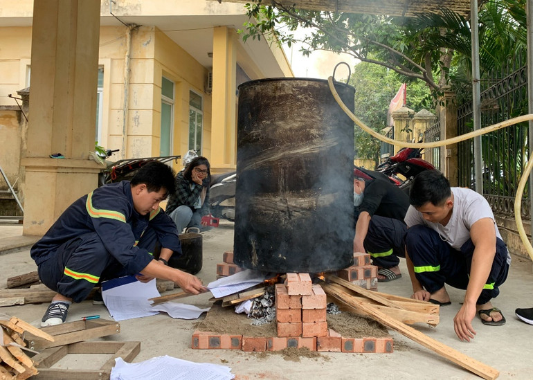 Bánh chưng của người lính cứu hỏa đón Tết xa nhà -0