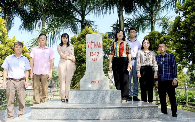 Thắm mãi sắc xanh Biên cương -0