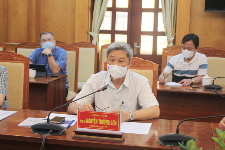 Thứ trưởng Nguyễn Trường Sơn phát biểu tại buổi làm việc chiều 17-5. Cuộc chiến xét nghiệm thần tốc tại tâm dịch Bắc Giang -0