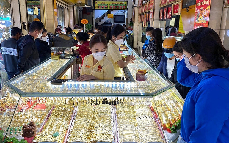 Thận trọng trước “sóng” vàng -0