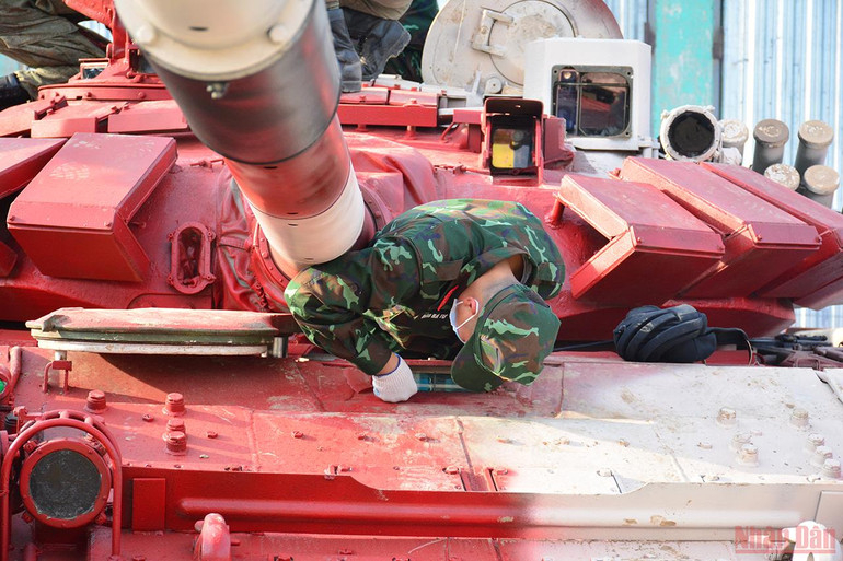 Cận cảnh 4 chiếc xe tăng màu đỏ của đội tuyển Việt Nam tại Army Games 2021 -0
