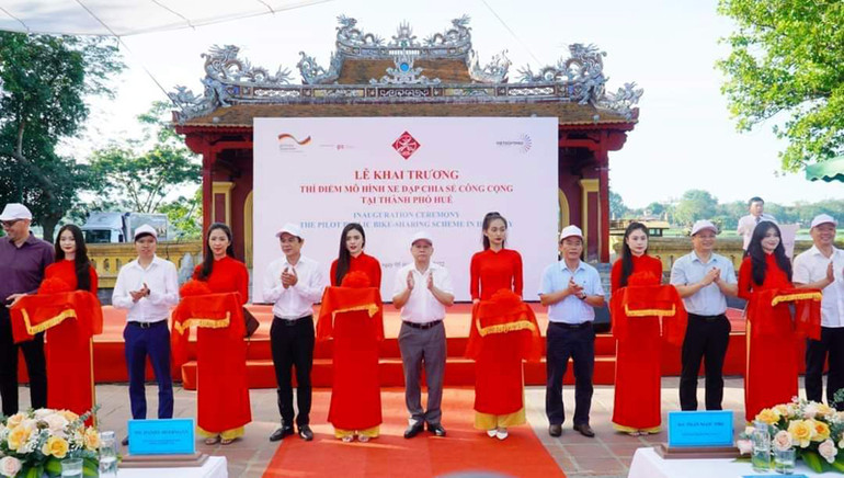 Chính thức khai trương thí điểm mô hình hệ thống xe đạp chia sẻ công cộng tại thành phố Huế. Huế phát triển xanh gắn với mô hình thành phố xe đạp -0