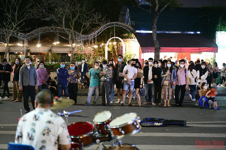 Hà Nội chính thức mở lại phố đi bộ hồ Gươm từ 18/3 -0