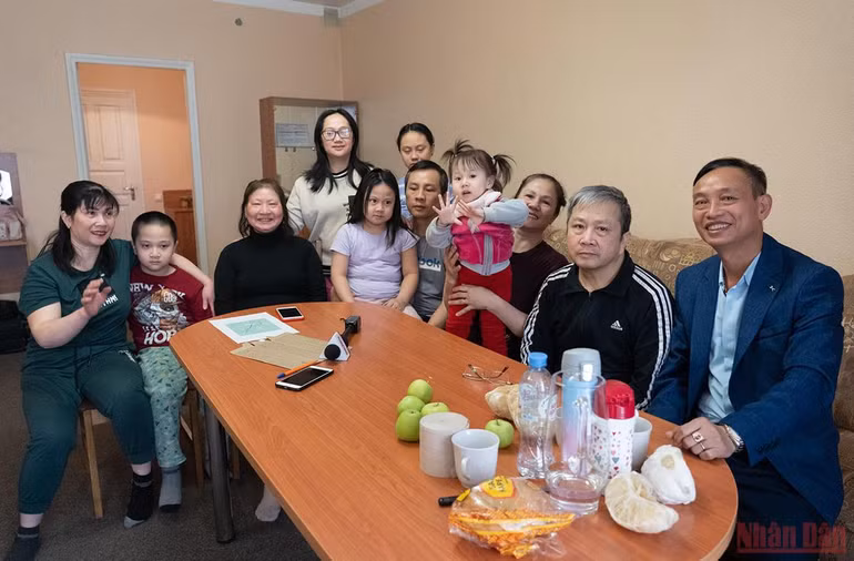 Đón công dân Việt Nam di tản từ Ukraine sang LB Nga -0