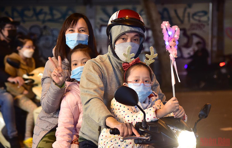 Một mùa Giáng sinh đặc biệt của 2 thành phố lớn Hà Nội và thành phố Hồ Chí Minh -0