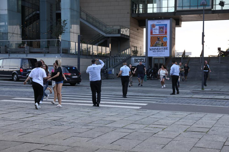 [Ảnh] Vụ xả súng nghiêm trọng tại trung tâm mua sắm ở thủ đô của Đan Mạch -0