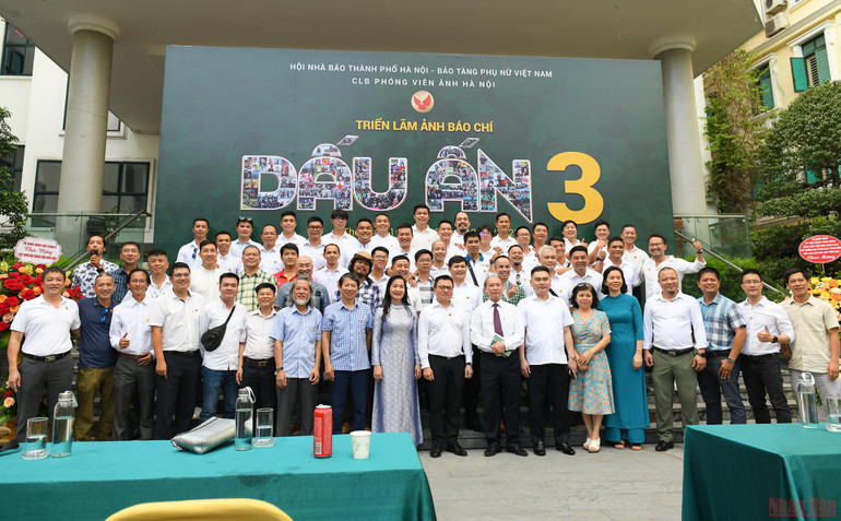 Lễ khai mạc triển lãm ảnh báo chí 