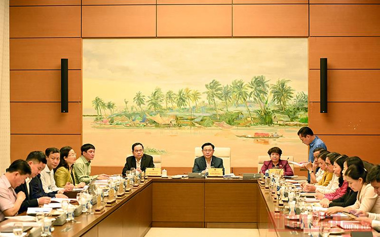 Chủ tịch Quốc hội Vương Đình Huệ làm việc với Ủy ban về các vấn đề Xã hội và Ủy ban Pháp luật -0