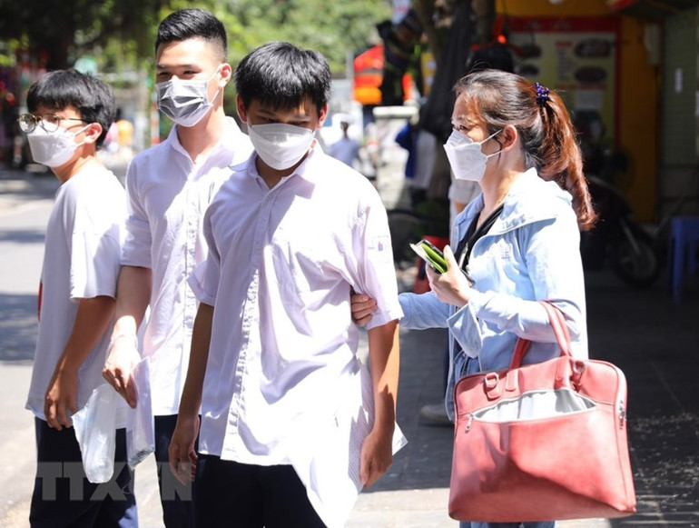 [Photo] Hà Nội trải qua đợt cao điểm nắng nóng, có lúc tới 40 độ C -0