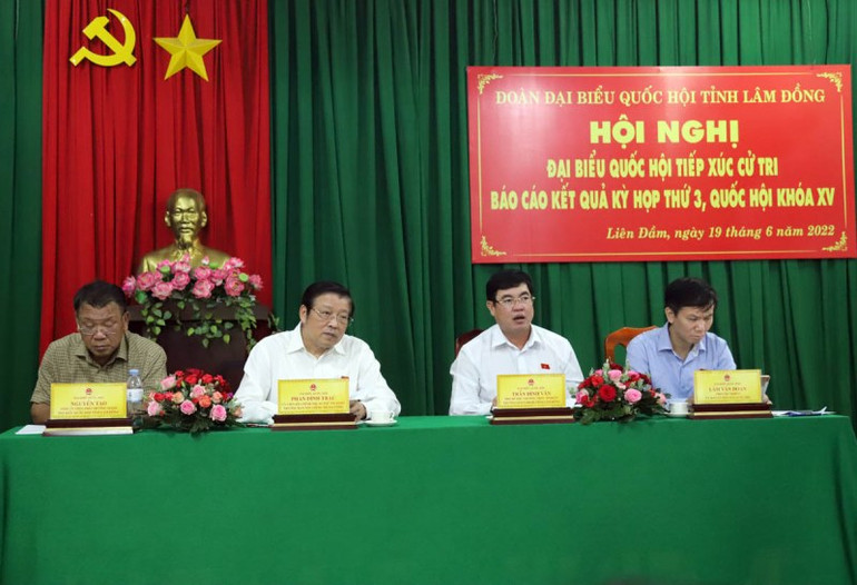 Đồng chí Phan Đình Trạc và Đoàn đại biểu Quốc hội tỉnh Lâm Đồng tiếp xúc cử tri huyện Di Linh, Lâm Đồng. Trưởng Ban Nội chính Trung ương Phan Đình Trạc tiếp xúc cử tri Lâm Đồng -0