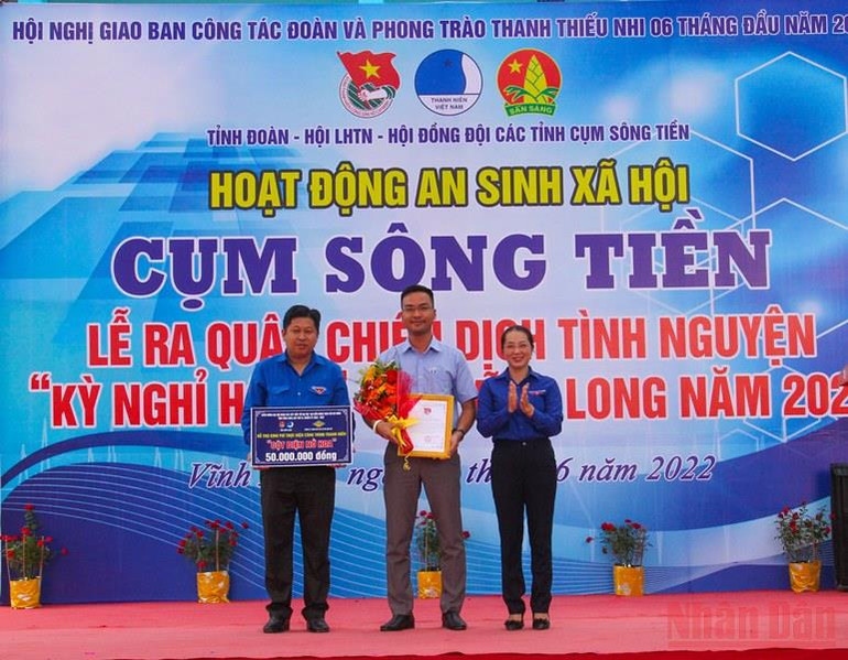 Bí thư Trung ương Đoàn dự lễ ra quân chiến dịch “Kỳ nghỉ hồng” tại Vĩnh Long -0