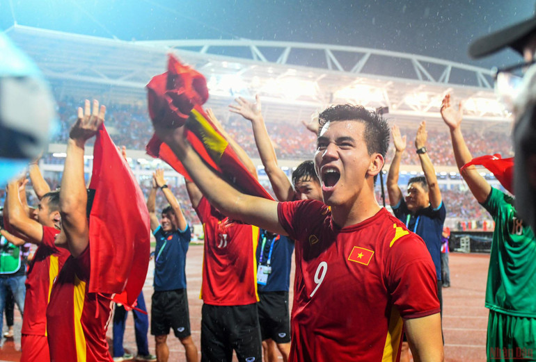 Khoảnh khắc tuyệt vời tại lễ trao Huy chương Vàng bóng đá nam SEA Games 31 -0