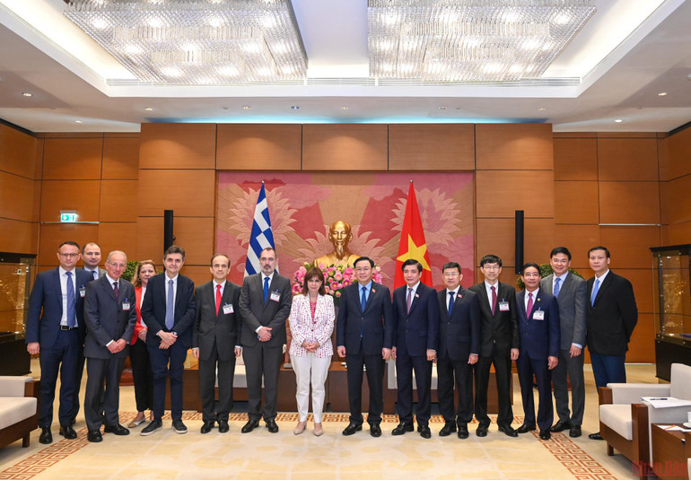 Chủ tịch Quốc hội Vương Đình Huệ tiếp Tổng thống Hy Lạp Katerina Sakellaropoulou -0