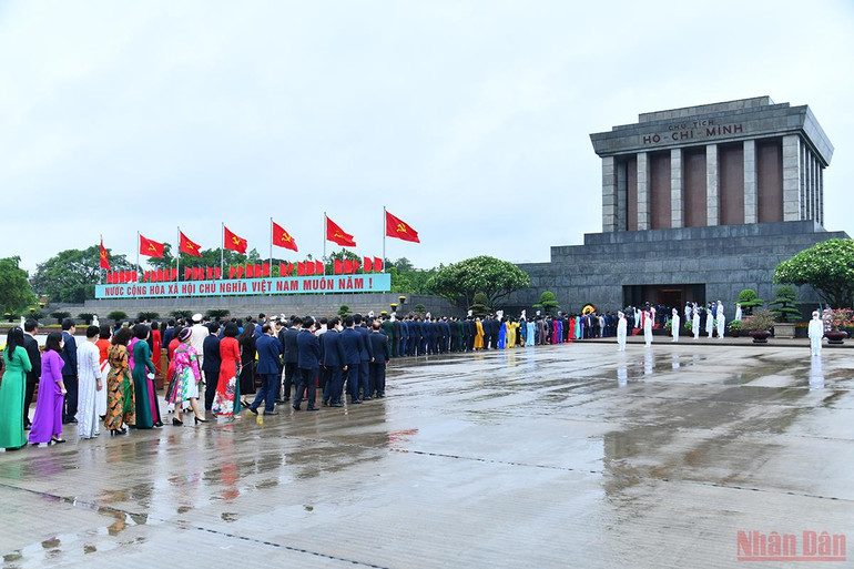 Các đoàn đại biểu Quốc hội vào Lăng viếng Chủ tịch Hồ Chí Minh. Các đại biểu Quốc hội vào Lăng viếng Chủ tịch Hồ Chí Minh -1