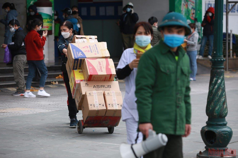 Hà Nội: Kit test Covid-19 khan hàng, loạn giá -0