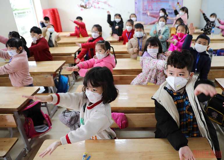 Hà Nội: Học sinh khối tiểu học và lớp 6 trong ngày đầu trở lại trường -0