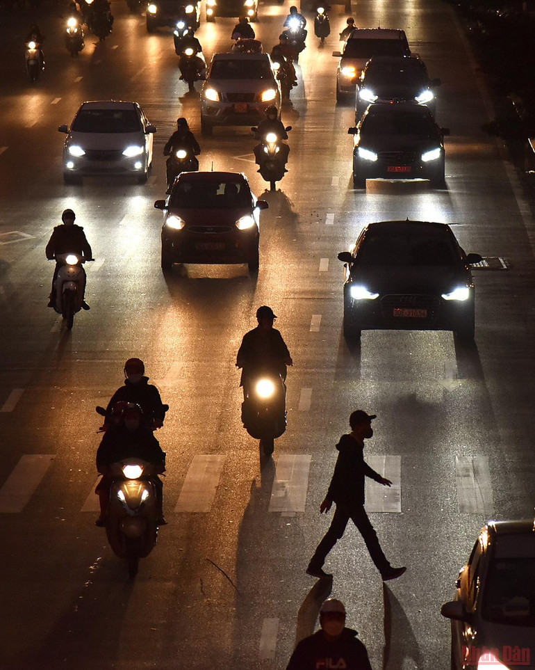 Hà Nội dần trở lại với nhịp sống bình thường mới -0