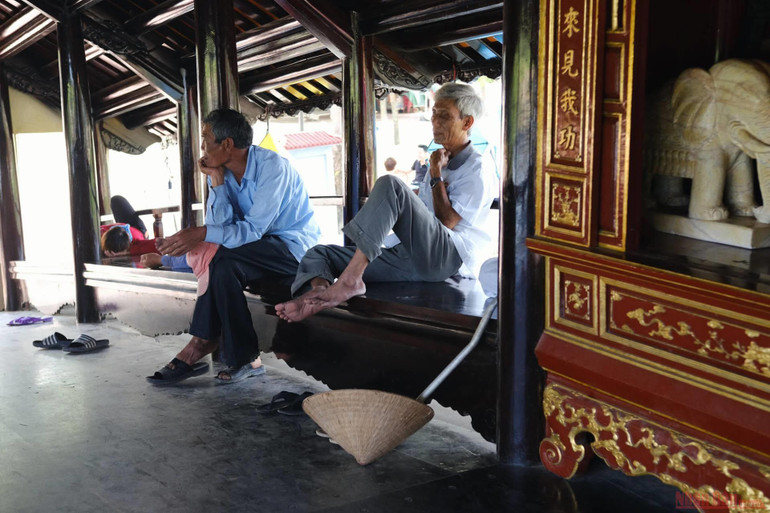 [Ảnh so sánh]: Cầu ngói Thanh Toàn trước và sau trùng tu, tôn tạo -1