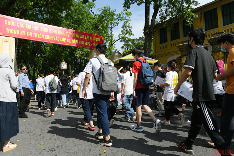 Hà Nội: Thí sinh làm thủ tục dự thi vào lớp 10 THPT công lập -0