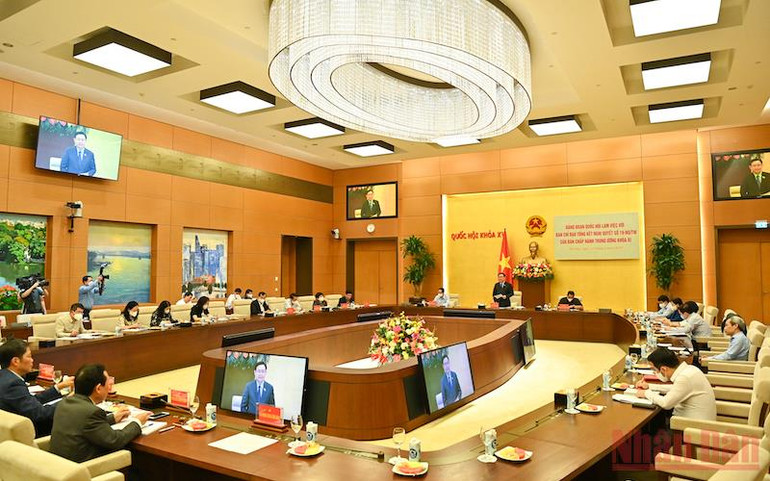 Buổi làm việc giữa Đảng đoàn Quốc hội với Ban Chỉ đạo tổng kết Nghị quyết số 19-NQ/TƯ của Ban Chấp hành Trung ương khóa XI. (Ảnh: DUY LINH) Chủ trương mới của Đảng về đất đai phải được cụ thể hoá bằng pháp luật -0