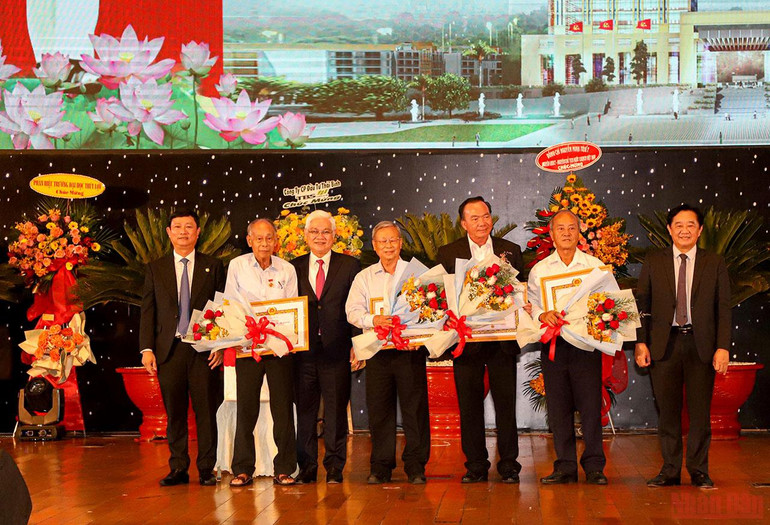 Bình Dương họp mặt kỷ niệm 47 năm Ngày Giải phóng miền nam, thống nhất đất nước -0