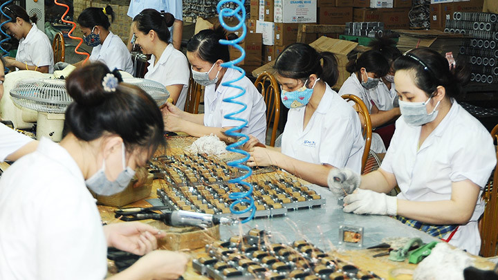 Tính toán kỹ nới trần làm thêm giờ -0