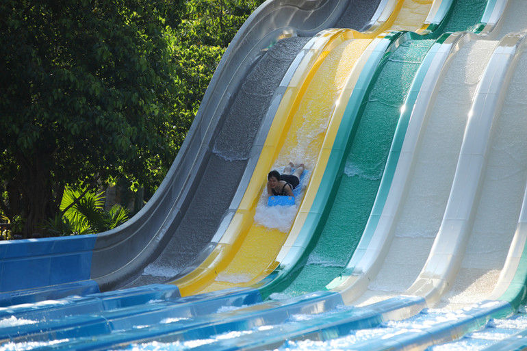 Đường trượt nước đầy thử thách tại công viên nước Aquatopia Water Park Hòn Thơm - Vẻ đẹp siêu thực và một thế giới “vô ưu” -0