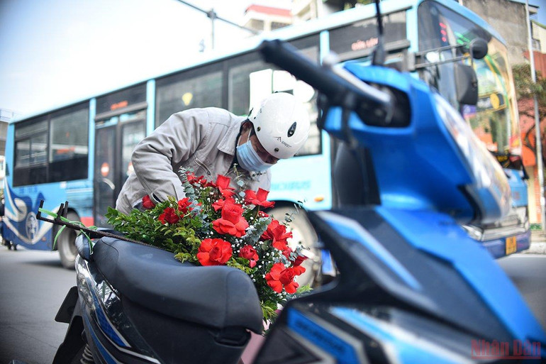 Thị trường quà tặng Valentine 2022: Đa dạng sản phẩm, mua sắm online lên ngôi -0