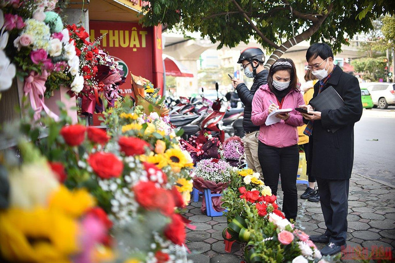 Thị trường quà tặng Valentine 2022: Đa dạng sản phẩm, mua sắm online lên ngôi -0