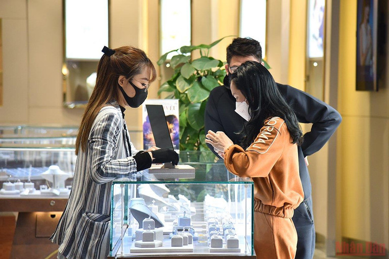 Thị trường quà tặng Valentine 2022: Đa dạng sản phẩm, mua sắm online lên ngôi -0