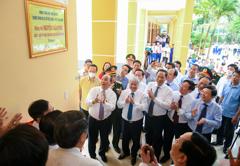 Công trình nhà học bộ môn Trường THCS Triệu Thành đã được khánh thành trong niềm vui của các giáo viên và học sinh truòng. (Ảnh: THÀNH ĐẠT) Chủ tịch nước Nguyễn Xuân Phúc dâng hương Thành cổ Quảng Trị và Khu lưu niệm Tổng Bí thư Lê Duẩn -0