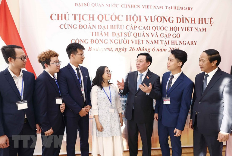 Hình ảnh về hoạt động của Chủ tịch Quốc hội Vương Đình Huệ tại Hungary ảnh 5 Hình ảnh về hoạt động của Chủ tịch Quốc hội Vương Đình Huệ tại Hungary -4