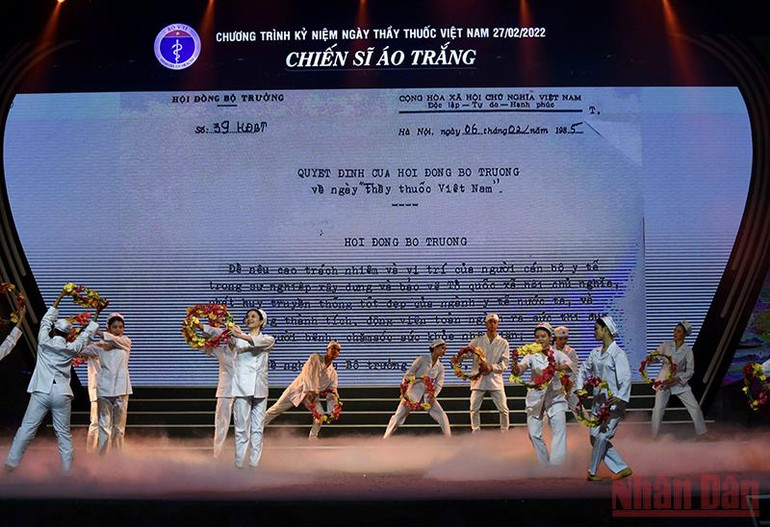 Những “chiến sĩ áo trắng” luôn là hình ảnh đẹp về sự hy sinh, y đức, tấm lòng nhân ái -0