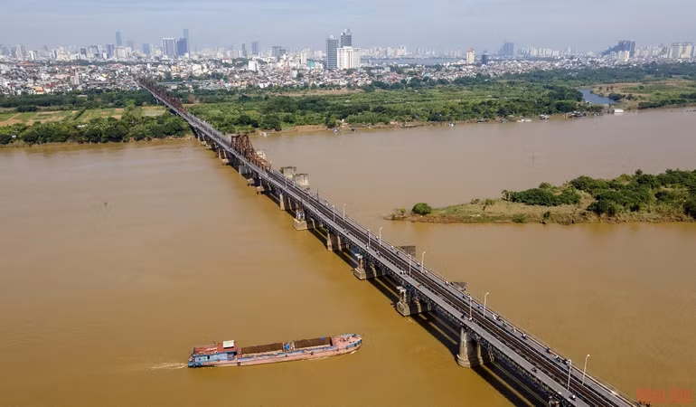 Lắp rào chắn bảo vệ cầu Long Biên -0