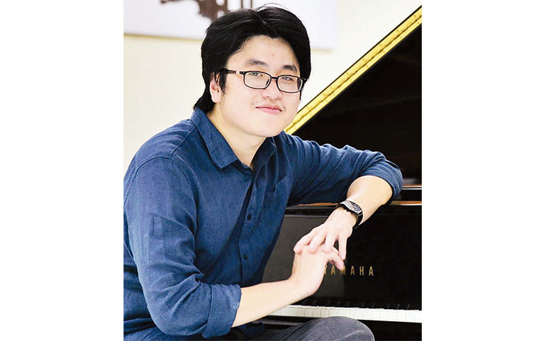 Nghệ sĩ dương cầm Lưu Ðức Anh: 