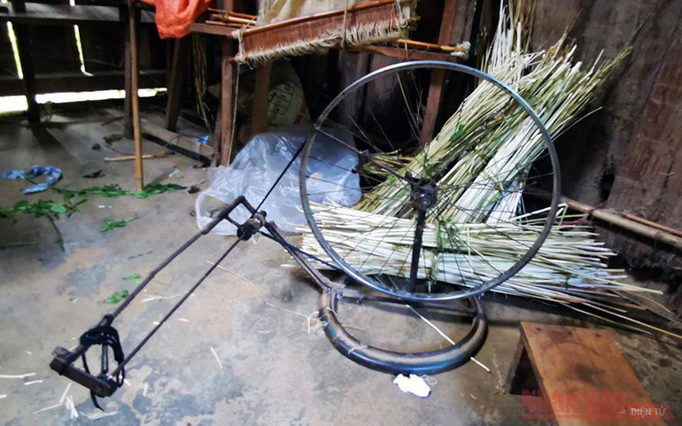 “Đặc sản” thổ cẩm lanh của người H’Mông ở Lùng Tám -0