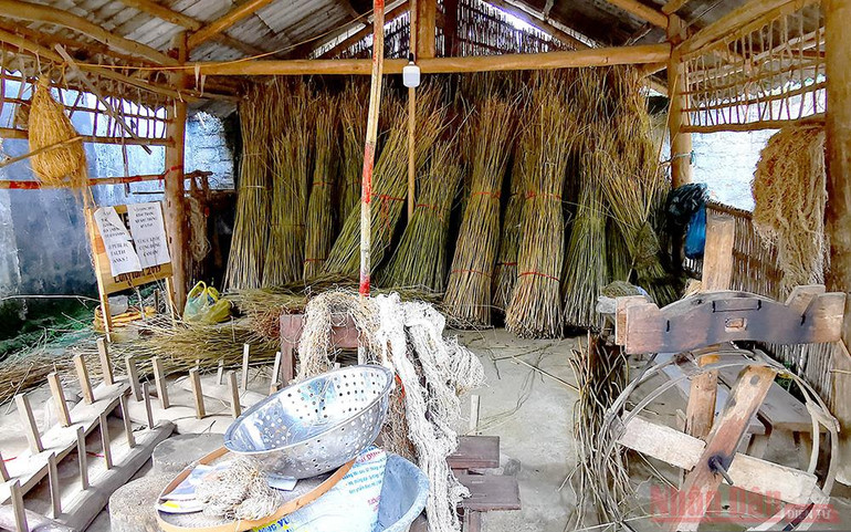 “Đặc sản” thổ cẩm lanh của người H’Mông ở Lùng Tám -0