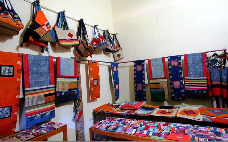 “Đặc sản” thổ cẩm lanh của người H’Mông ở Lùng Tám -1